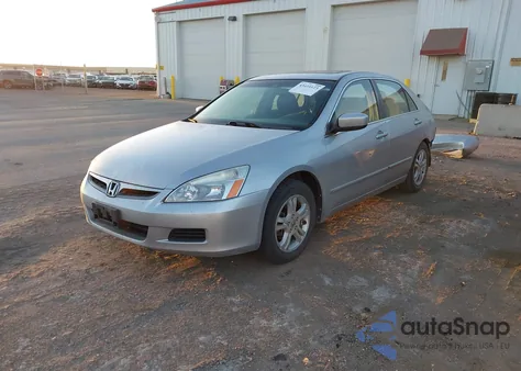 2007 Honda Accord 2.4 Ex z USA, uszkodzony, nr VIN 1HGCM56727A108953